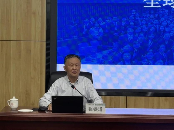 张铁道博士作“拓展国际视野 提高全球胜任力——国际化人才培养‘新青年项目’实践”专题讲座