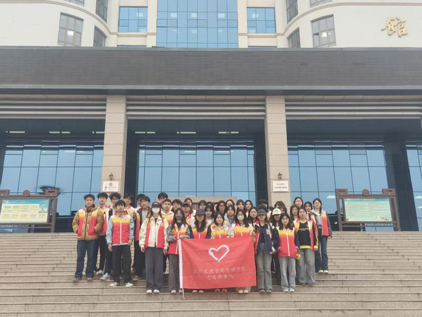 外语学院开展“学雷锋 践志愿 共同奋进十五五”主题志愿服务活动