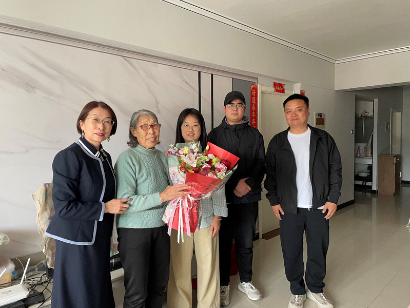 外语学院走访退休教师共话学校发展变迁